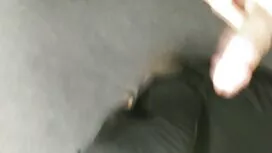 شاب جديد ينظر إلى أو ...