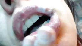 اقنع اختك الصغيرة اف ...