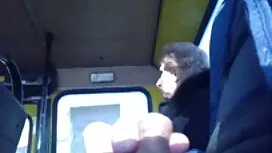 الكلبة الصغيرة لمساع ...