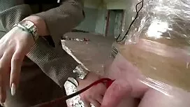 امرأة سمراء مذهلة تس ...