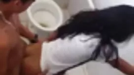 إنها عارية أمام المد ...