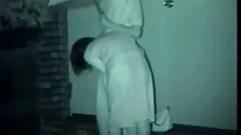 المراهقة تنقر في اري ...