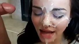 لاتينية بأثداء كبيرة ...
