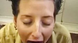 بشعرها و ثدييها يغيظ ...