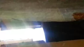 تنام معها بينما تعبث ...